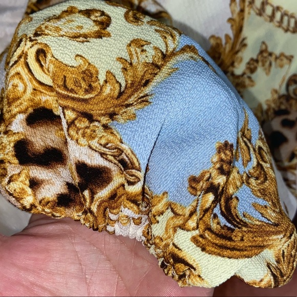 Balloon Sleeve Chain Print Top - Picture 5 of 6